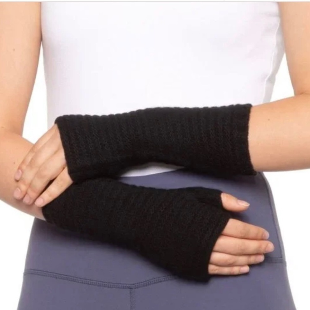 NWT PORTOLANO Ribbed Cashmere Fingerless Gloves, Black